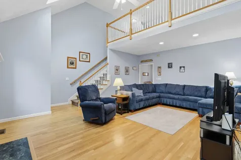 28 Saint Andrews Way Londonderry NH 03053