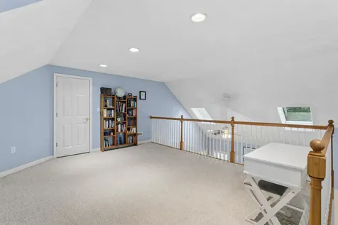28 Saint Andrews Way Londonderry NH 03053