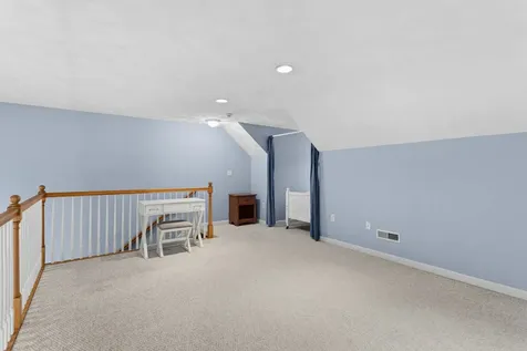 28 Saint Andrews Way Londonderry NH 03053