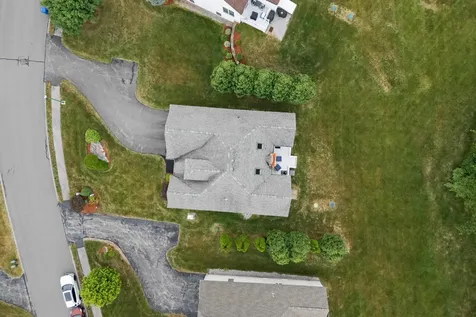 28 Saint Andrews Way Londonderry NH 03053