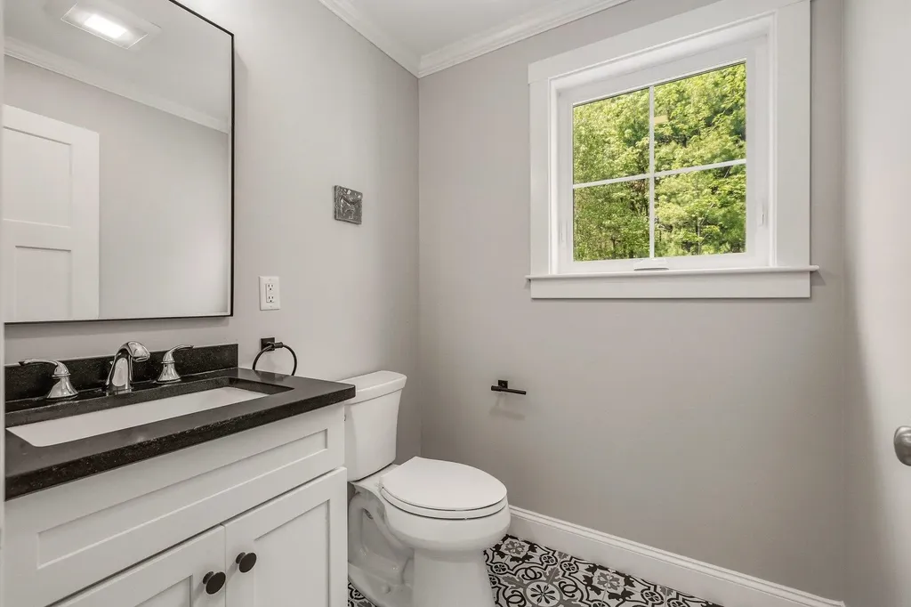 293 Peverly Hill Road Portsmouth NH 03801
