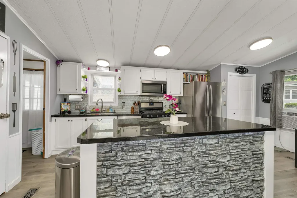 3 Pinecrest Estates Lee NH 03861