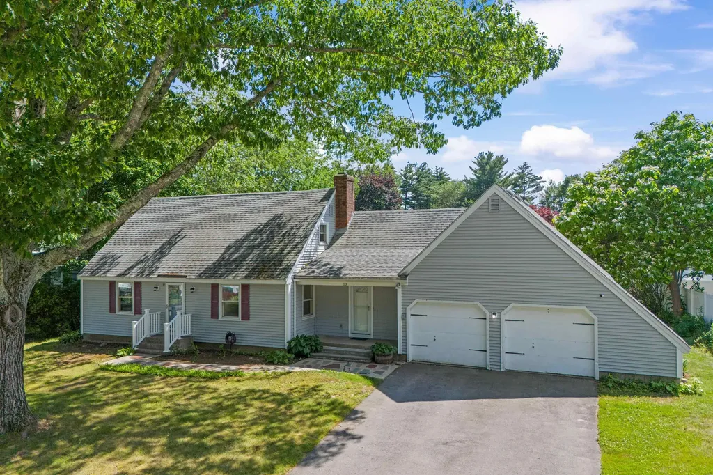 10 Colonial Circle Hampton NH 03842