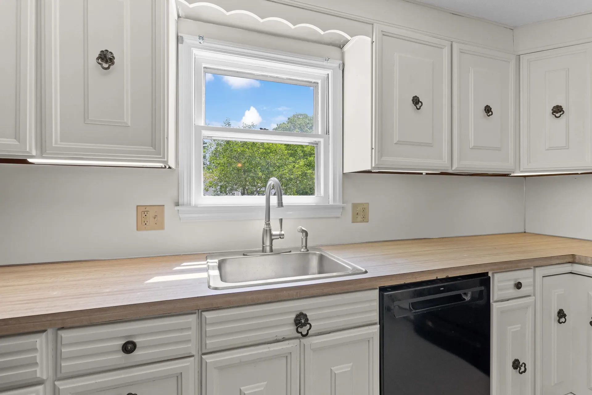 10 Colonial Circle Hampton NH 03842