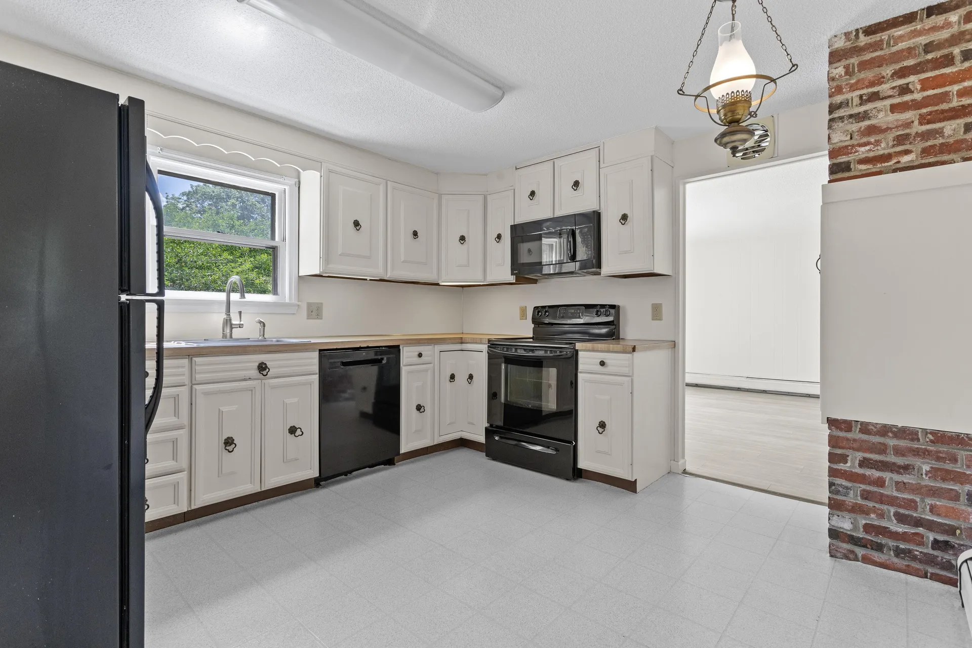 10 Colonial Circle Hampton NH 03842