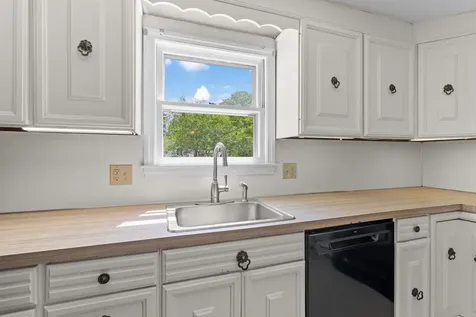 10 Colonial Circle Hampton NH 03842