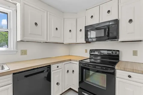 10 Colonial Circle Hampton NH 03842