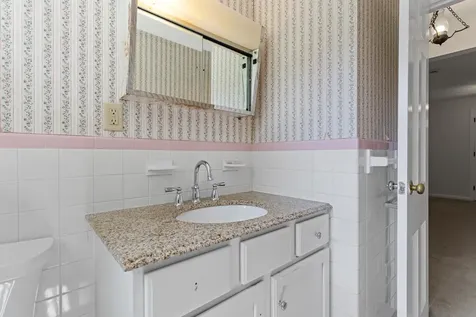 10 Colonial Circle Hampton NH 03842