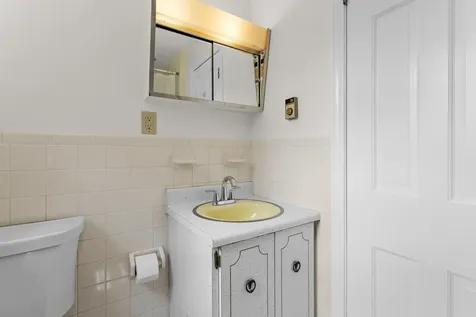 10 Colonial Circle Hampton NH 03842