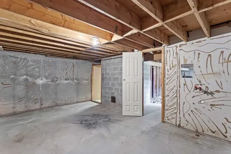 10 Colonial Circle Hampton NH 03842