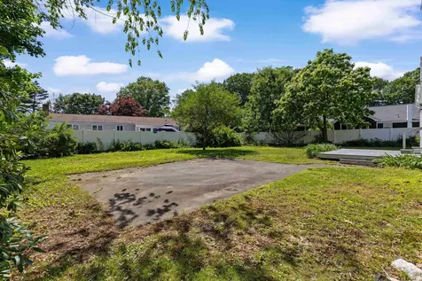 10 Colonial Circle Hampton NH 03842