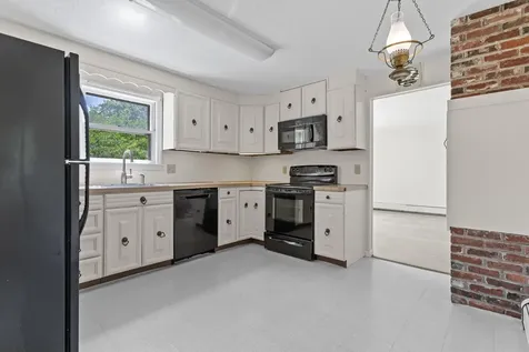 10 Colonial Circle Hampton NH 03842