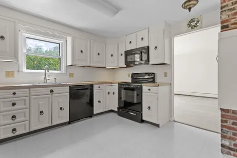 10 Colonial Circle Hampton NH 03842