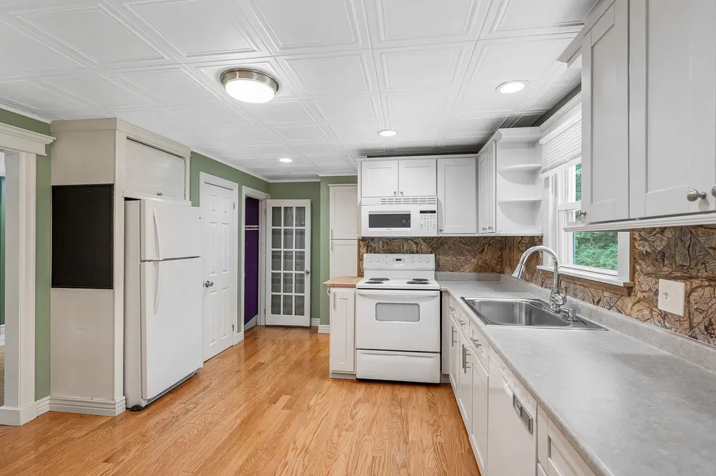 94 Granite Street Londonderry NH 03053