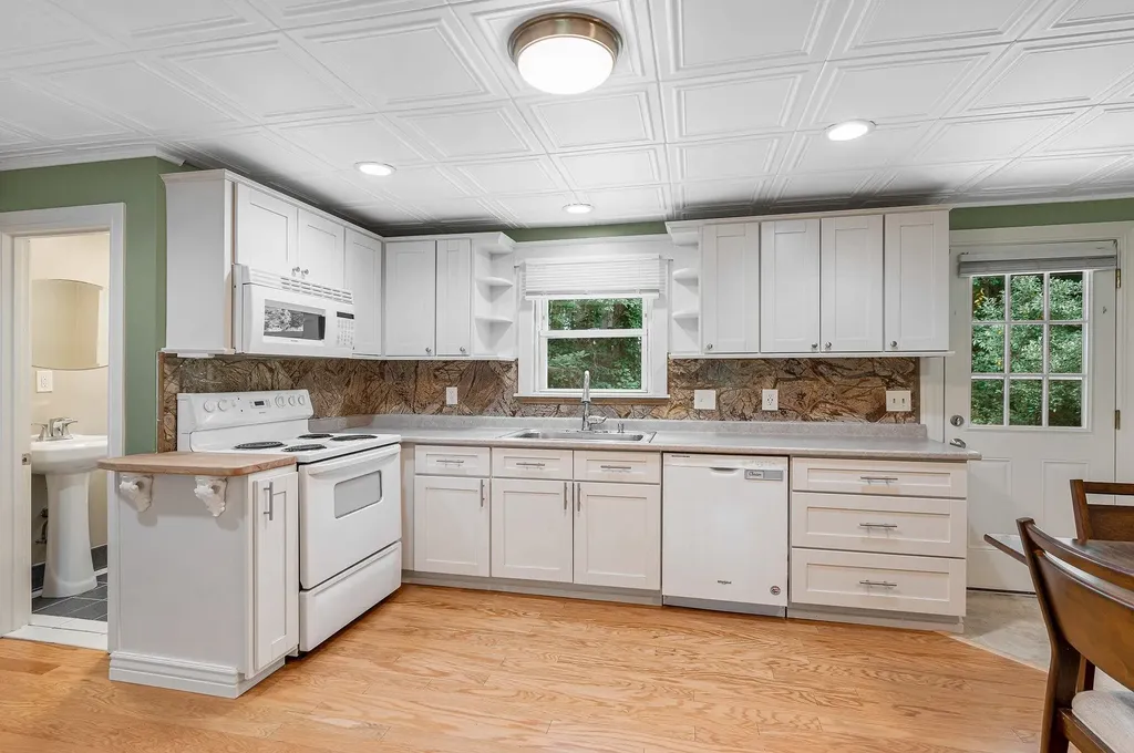94 Granite Street Londonderry NH 03053