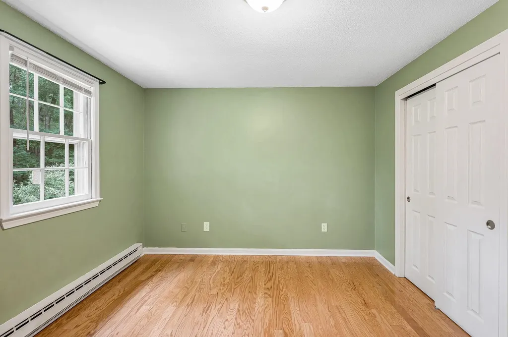94 Granite Street Londonderry NH 03053