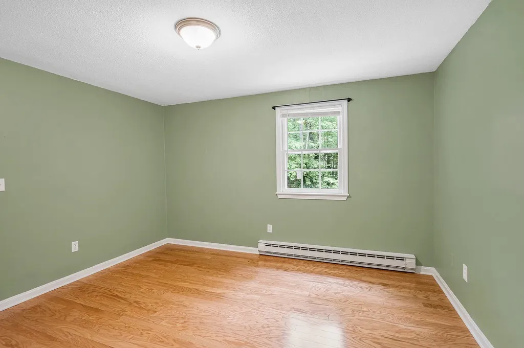 94 Granite Street Londonderry NH 03053