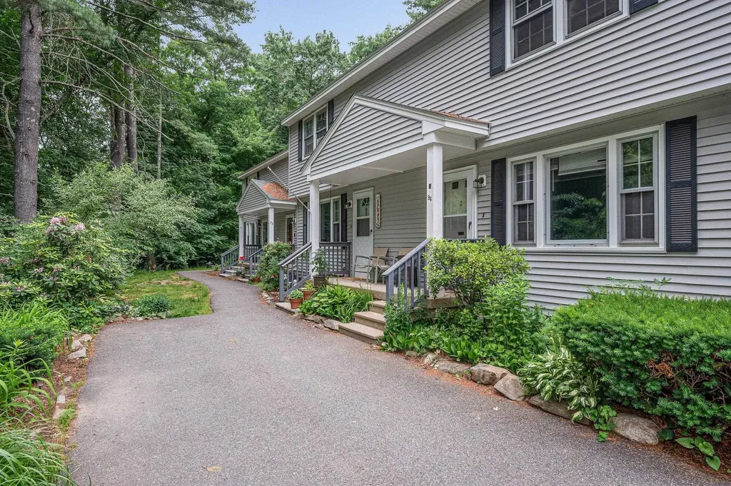 94 Granite Street Londonderry NH 03053