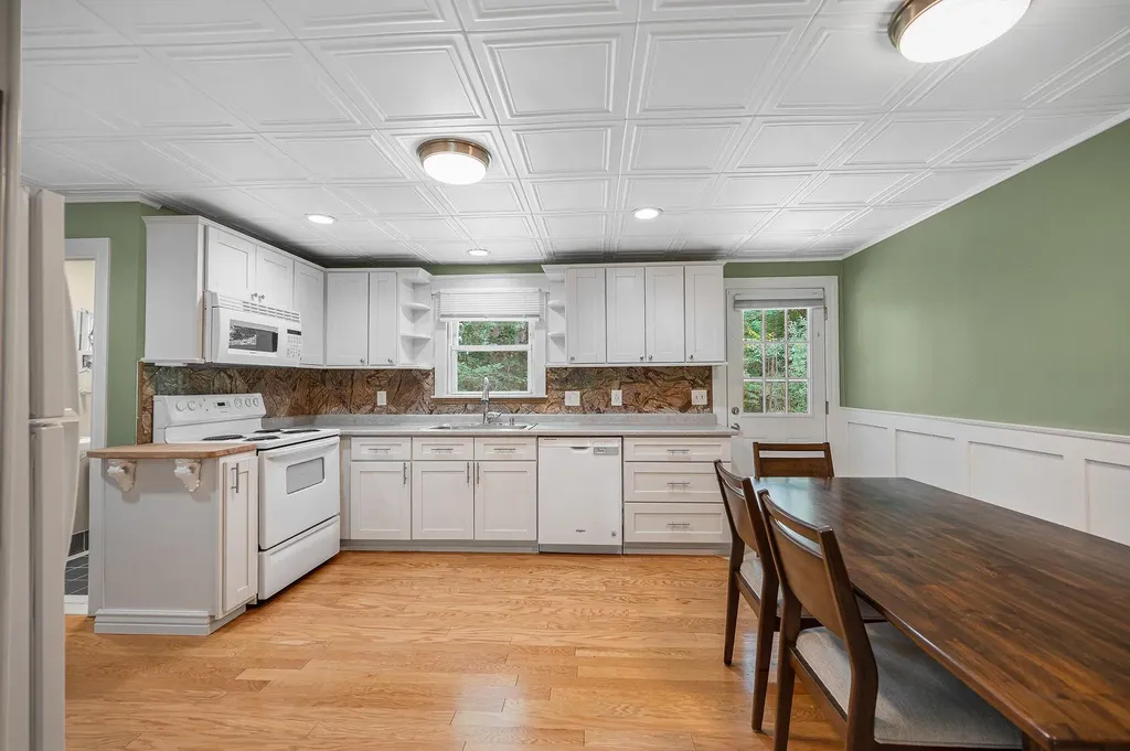 94 Granite Street Londonderry NH 03053