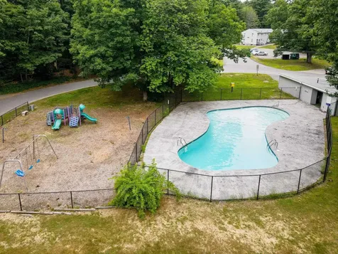 94 Granite Street Londonderry NH 03053