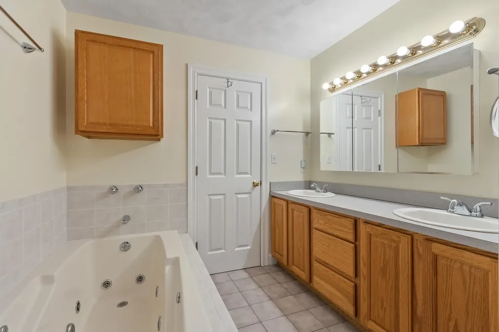 79 Wyndridge Circle Pelham NH 03076