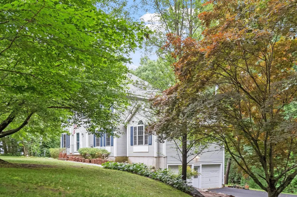 79 Wyndridge Circle Pelham NH 03076