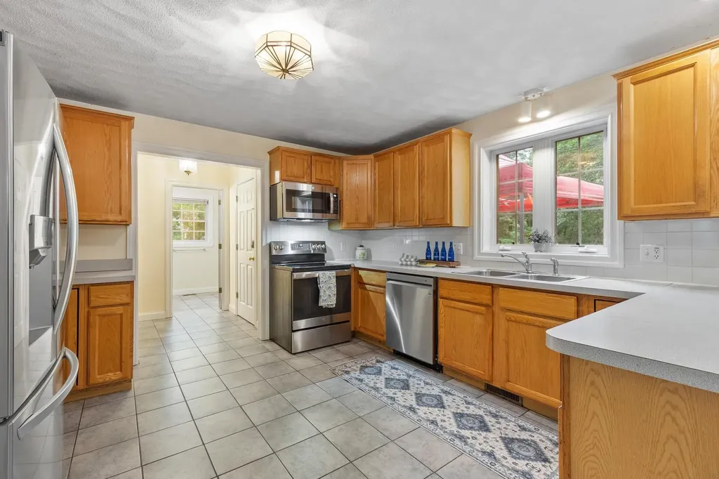 79 Wyndridge Circle Pelham NH 03076