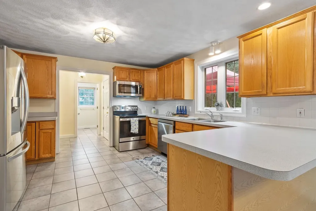 79 Wyndridge Circle Pelham NH 03076