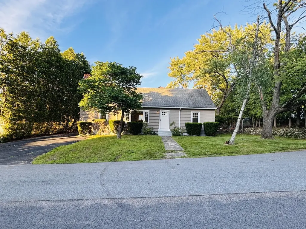 8 Cote Avenue Nashua NH 03060
