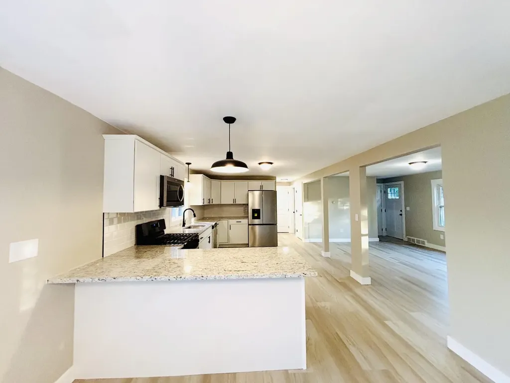8 Cote Avenue Nashua NH 03060