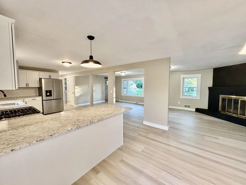 8 Cote Avenue Nashua NH 03060