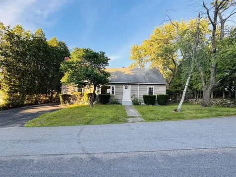 8 Cote Avenue Nashua NH 03060