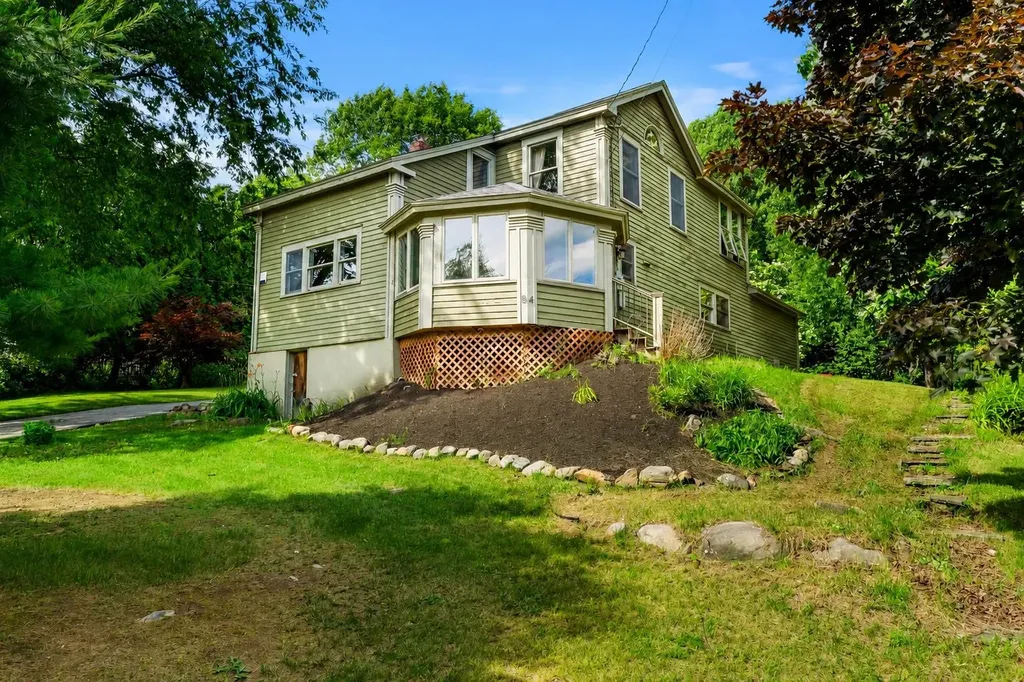 84 North Water Street Boscawen NH 03303