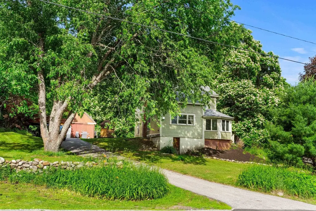 84 North Water Street Boscawen NH 03303