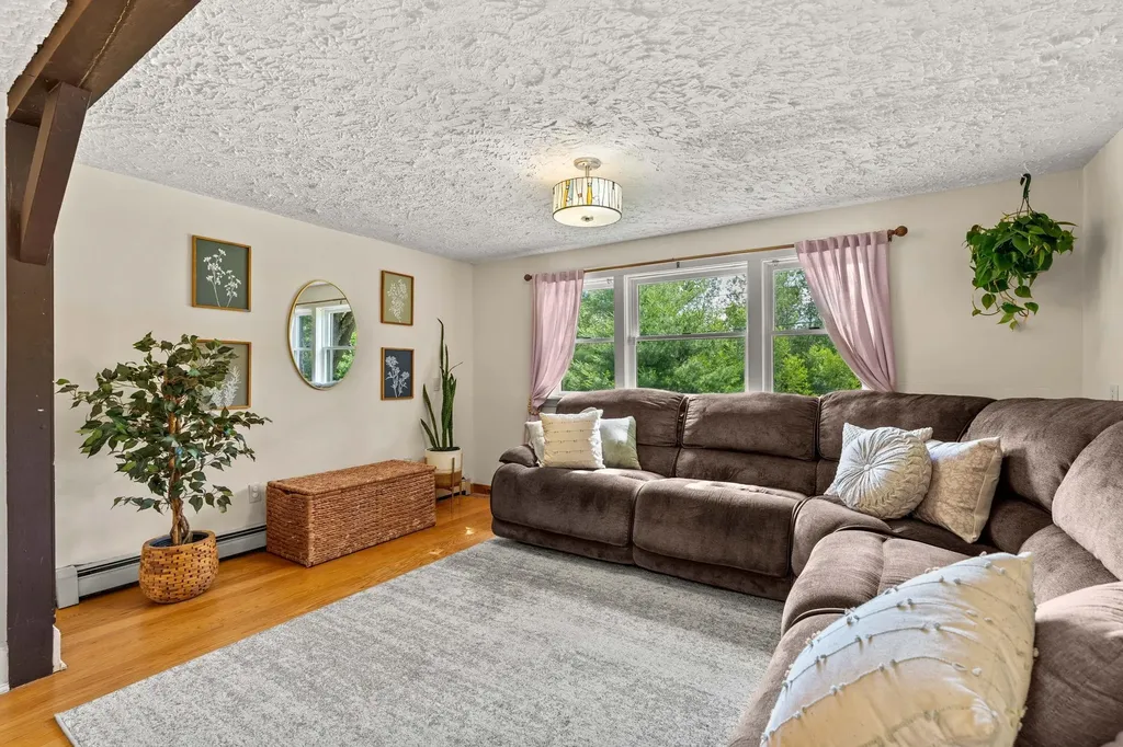84 North Water Street Boscawen NH 03303