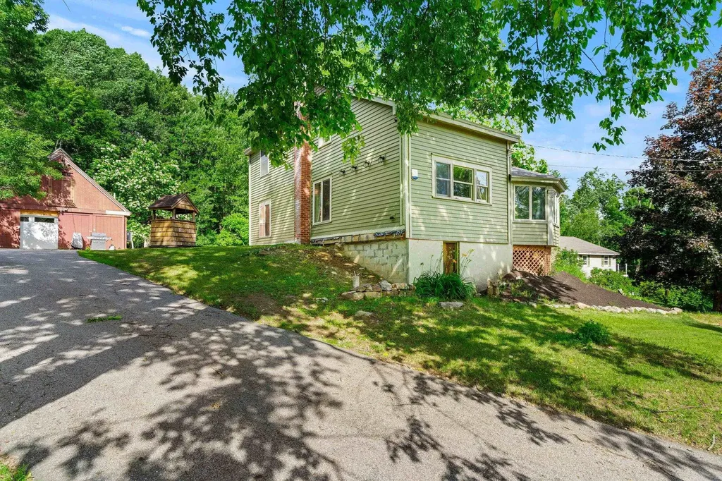 84 North Water Street Boscawen NH 03303