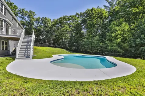 18 John King Drive Goffstown NH 03045