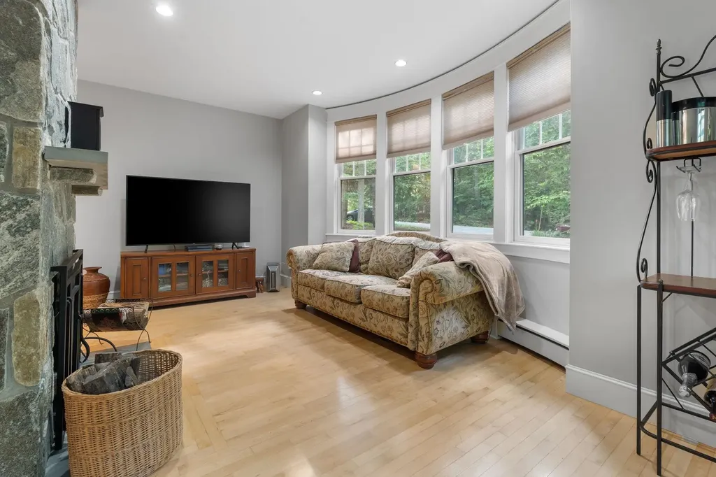 12 Fernwood Lane Grantham NH 03753