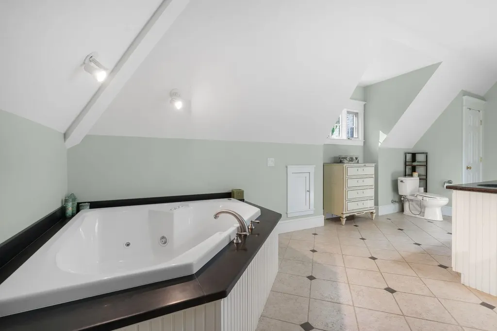 12 Fernwood Lane Grantham NH 03753