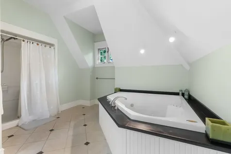 12 Fernwood Lane Grantham NH 03753