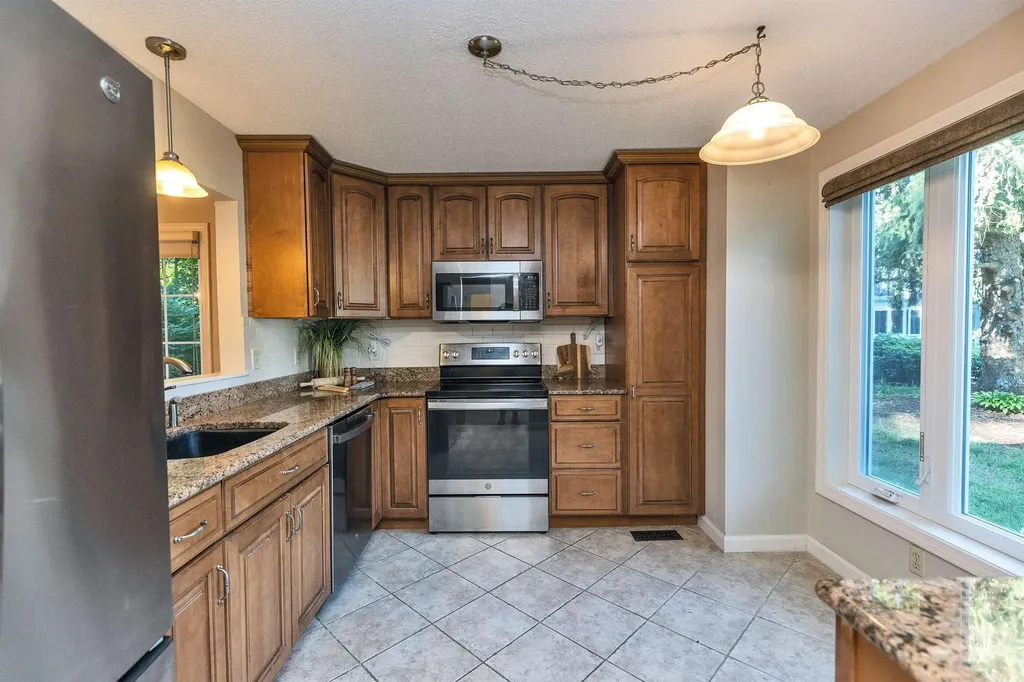 555 Straw Hill Road Manchester NH 03104