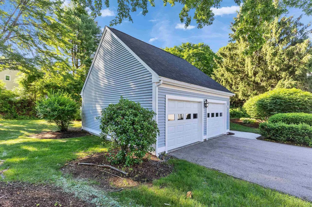 555 Straw Hill Road Manchester NH 03104