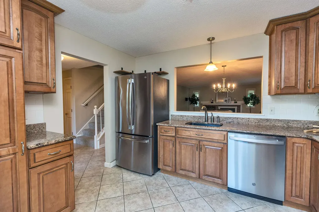 555 Straw Hill Road Manchester NH 03104