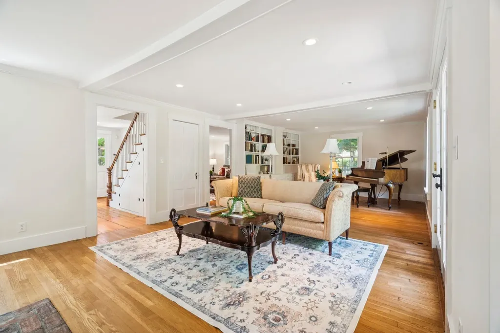 83 Worcester Road Hollis NH 03049