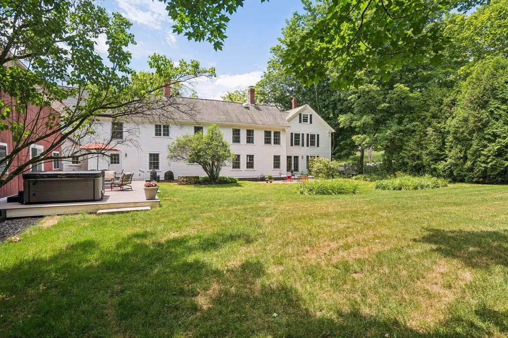83 Worcester Road Hollis NH 03049