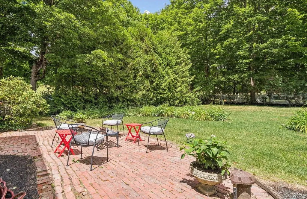 83 Worcester Road Hollis NH 03049