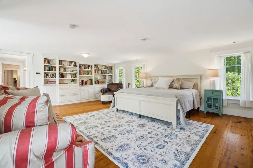 83 Worcester Road Hollis NH 03049