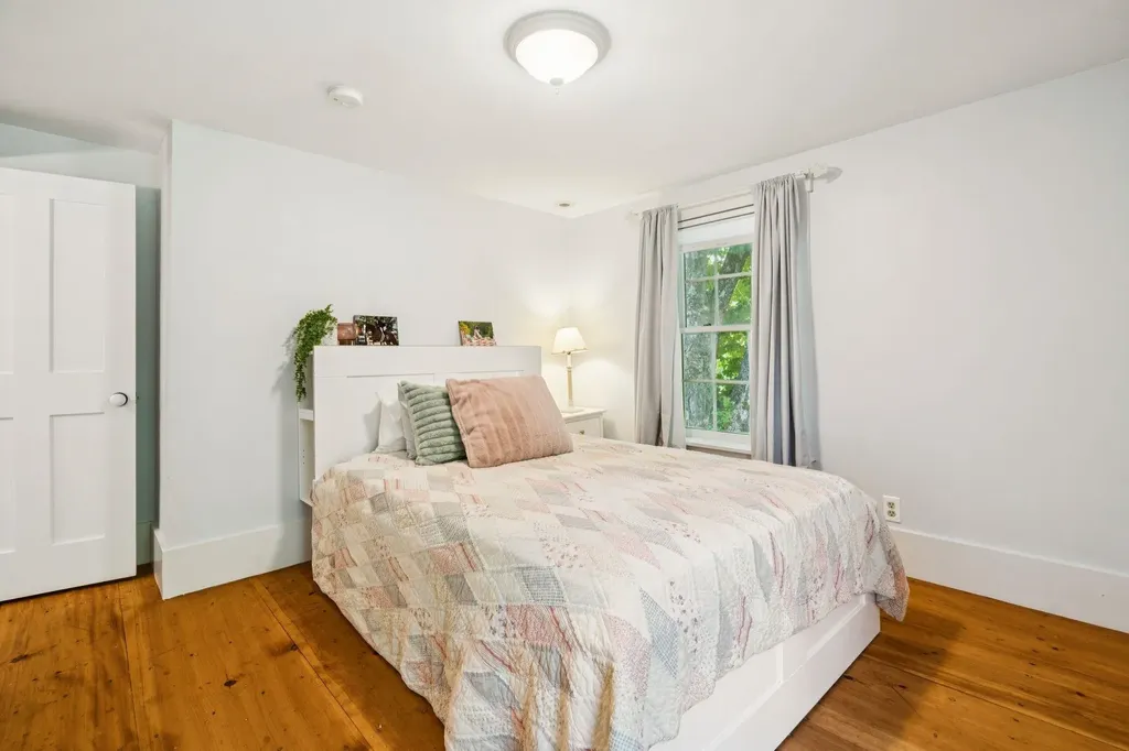83 Worcester Road Hollis NH 03049