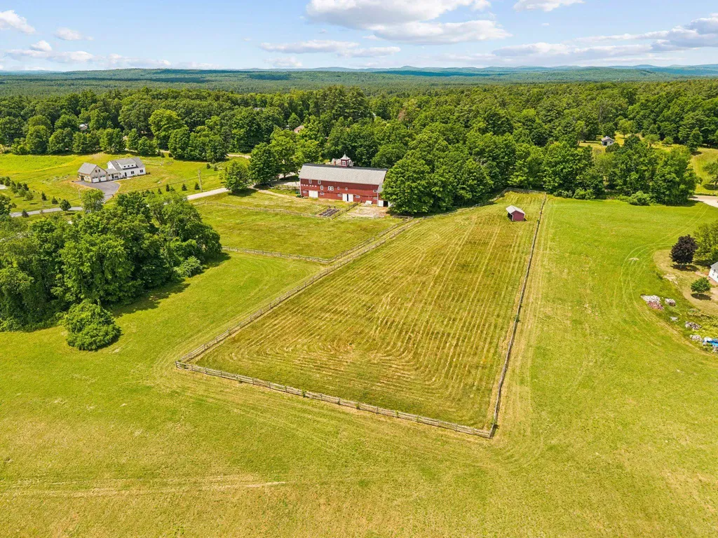 83 Worcester Road Hollis NH 03049