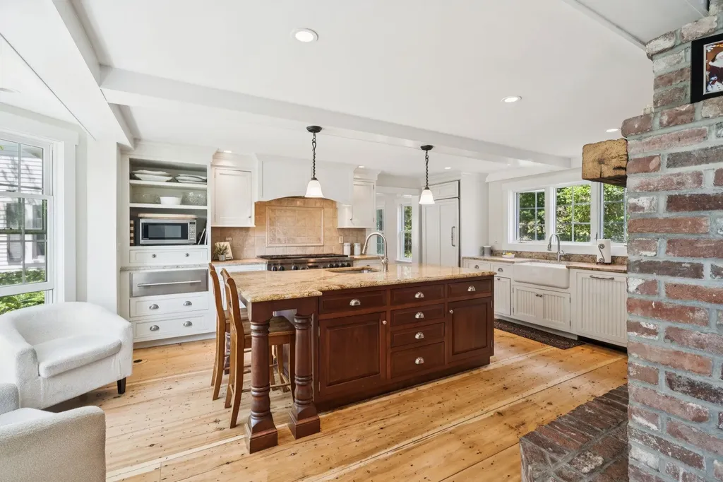 83 Worcester Road Hollis NH 03049
